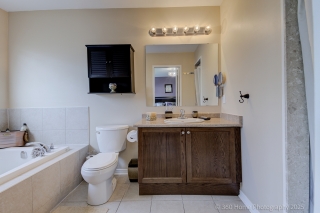 193 Orr Dr, Bradford, ON L3Z 0S2, Canada, ,  
