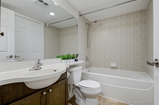 Unit 1015-763 Bay St., Toronto, ON M5G 2R3, Canada, ,  