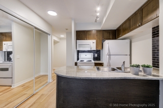 Unit 1015-763 Bay St., Toronto, ON M5G 2R3, Canada, ,  