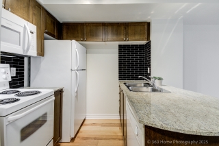 Unit 1015-763 Bay St., Toronto, ON M5G 2R3, Canada, ,  