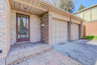 28 Cobblestone Dr, Thornhill, ON L3T 4E4, Canada, ,  