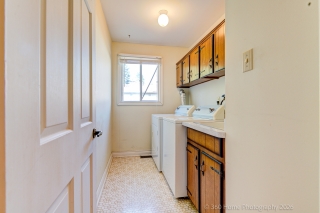 28 Cobblestone Dr, Thornhill, ON L3T 4E4, Canada, ,  