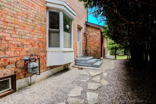 42 Lanewood Dr, Aurora, ON L4G 4T8, Canada, ,  