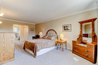 42 Lanewood Dr, Aurora, ON L4G 4T8, Canada, ,  