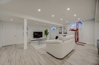 10 Holm Crescent, Thornhill, ON L3T 5J3, Canada, ,  