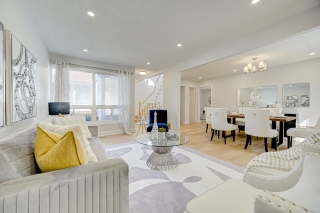 10 Holm Crescent, Thornhill, ON L3T 5J3, Canada, ,  