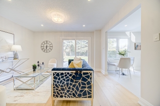 10 Holm Crescent, Thornhill, ON L3T 5J3, Canada, ,  