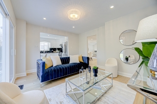 10 Holm Crescent, Thornhill, ON L3T 5J3, Canada, ,  