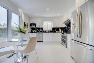 10 Holm Crescent, Thornhill, ON L3T 5J3, Canada, ,  