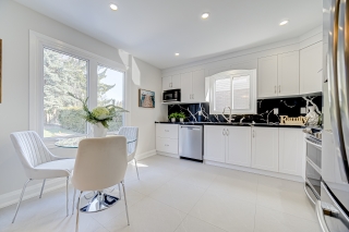 10 Holm Crescent, Thornhill, ON L3T 5J3, Canada, ,  