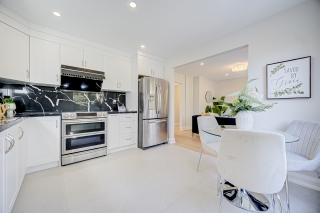 10 Holm Crescent, Thornhill, ON L3T 5J3, Canada, ,  