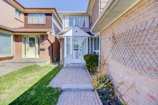 10 Holm Crescent, Thornhill, ON L3T 5J3, Canada, ,  