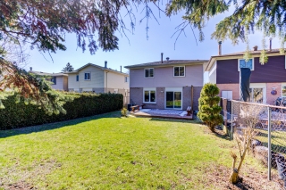 10 Holm Crescent, Thornhill, ON L3T 5J3, Canada, ,  