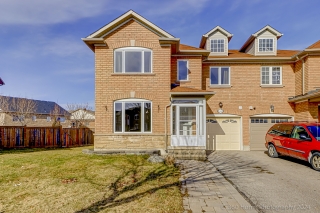 153 Wainscot Ave, Newmarket, ON L3X 2X6, Canada, ,  