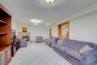 2 Romfield Dr, North York, ON M3J 1K1, Canada, ,  