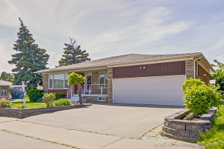2 Romfield Dr, North York, ON M3J 1K1, Canada, ,  