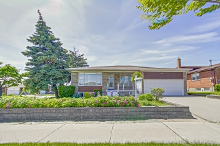 2 Romfield Dr, North York, ON M3J 1K1, Canada, ,  