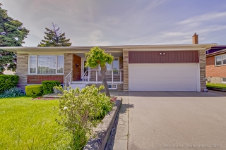 2 Romfield Dr, North York, ON M3J 1K1, Canada, ,  