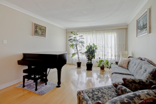 2 Romfield Dr, North York, ON M3J 1K1, Canada, ,  