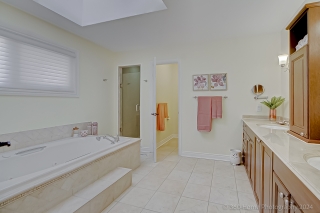 134 Huntington Park Dr, Thornhill, ON L3T 7C6, Canada, ,  