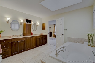 134 Huntington Park Dr, Thornhill, ON L3T 7C6, Canada, ,  