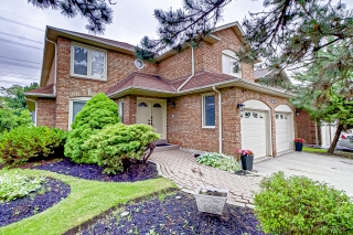 134 Huntington Park Dr, Thornhill, ON L3T 7C6, Canada, ,  