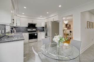 7 Fifefield Dr, Maple, ON L6A 1J4, Canada, ,  