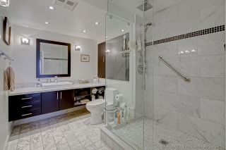 Unit 1003-360 Bloor St E, Toronto, ON M4W 3M3, Canada, ,  