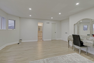 1 Wigston Ct, Whitby, ON L1R 2B8, Canada, ,  