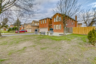 1 Wigston Ct, Whitby, ON L1R 2B8, Canada, ,  