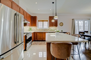 598 Foxcroft Blvd, Newmarket, ON L3X 1N4, Canada, ,  