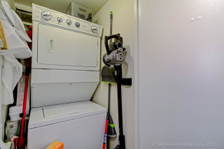 Unit 1703-633 Bay St., Toronto, ON M5G 2G4, Canada, ,  