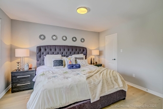 350 Pickering Crescent, Newmarket, ON L3Y 8G7, Canada, ,  
