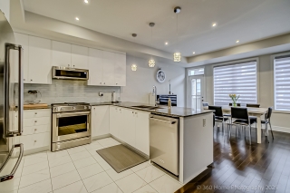 Unit 7-2 Church St, Maple, ON L6A 5A8, Canada, ,  