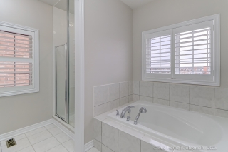 10 Divinity Cir, Brampton, ON L7A 3Y4, Canada, ,  