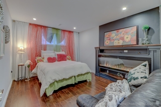 109 Thickson Rd S, Whitby, ON L1N 2C7, Canada, ,  