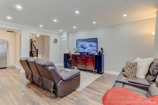109 Thickson Rd S, Whitby, ON L1N 2C7, Canada, ,  