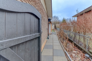 109 Thickson Rd S, Whitby, ON L1N 2C7, Canada, ,  
