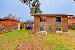 109 Thickson Rd S, Whitby, ON L1N 2C7, Canada, ,  
