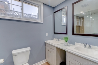 109 Thickson Rd S, Whitby, ON L1N 2C7, Canada, ,  