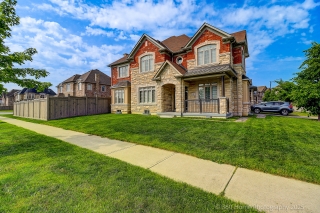 84 John Carroll Dr, Brampton, ON L6P 0H7, Canada, ,  