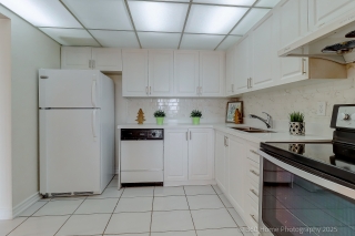 Unit 1909-155 Hillcrest Ave, Mississauga, ON L5B 3Z2, Canada, ,  