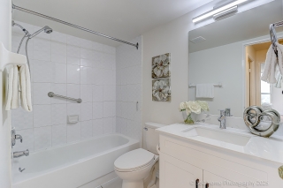 Unit 1909-155 Hillcrest Ave, Mississauga, ON L5B 3Z2, Canada, ,  