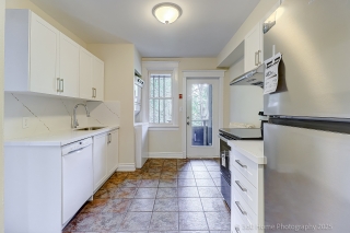 3Rd-2387 Queen St E, Toronto, ON M4E 1H5, Canada, ,  