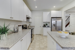 16 Beechborough Cres, East Gwillimbury, ON L9N 0L6, Canada, ,  