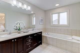 16 Beechborough Cres, East Gwillimbury, ON L9N 0L6, Canada, ,  