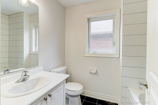 16 Beechborough Cres, East Gwillimbury, ON L9N 0L6, Canada, ,  