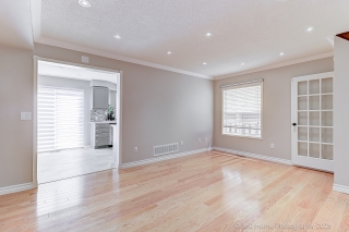 1319 Inuit Trail, Mississauga, ON L5N 7R4, Canada, ,  