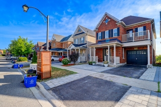 105 Warnford Cir, Ajax, ON L1T 0J3, Canada, ,  