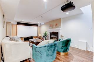 22 Chip Ct, Richmond Hill, ON L4C 9G4, Canada, ,  